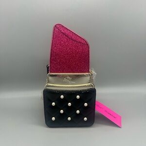 Betsey Johnson XOKISS kitsch crossbody purse
